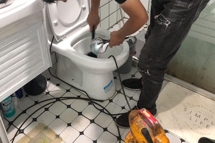 芒康马桶堵塞自己疏通还是找师傅？专业上门服务让你省时更省心
